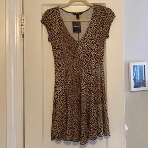 NWT Forever 21 Leopard Cheetah Print V Neck Short Sleeve Swing Skater Dress